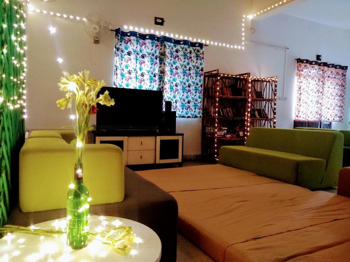 Hostel Lifespace- Twin Bungalow With Pods, Bunks, Private Rooms, Cowork & Cafe Pune Esterno foto