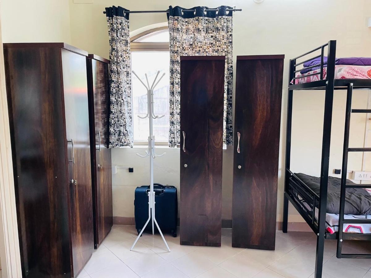 Hostel Lifespace- Twin Bungalow With Pods, Bunks, Private Rooms, Cowork & Cafe Pune Esterno foto
