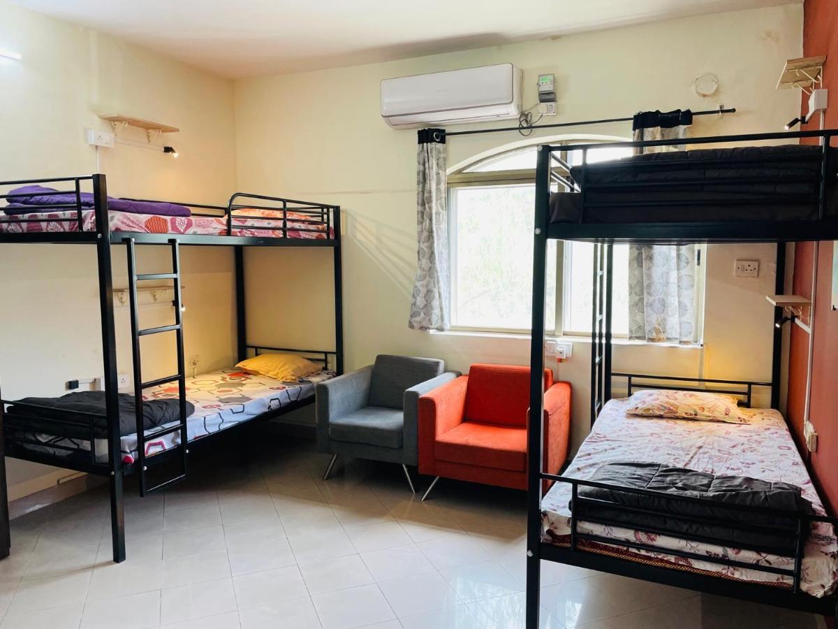 Hostel Lifespace- Twin Bungalow With Pods, Bunks, Private Rooms, Cowork & Cafe Pune Esterno foto