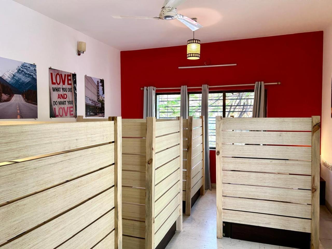 Hostel Lifespace- Twin Bungalow With Pods, Bunks, Private Rooms, Cowork & Cafe Pune Esterno foto