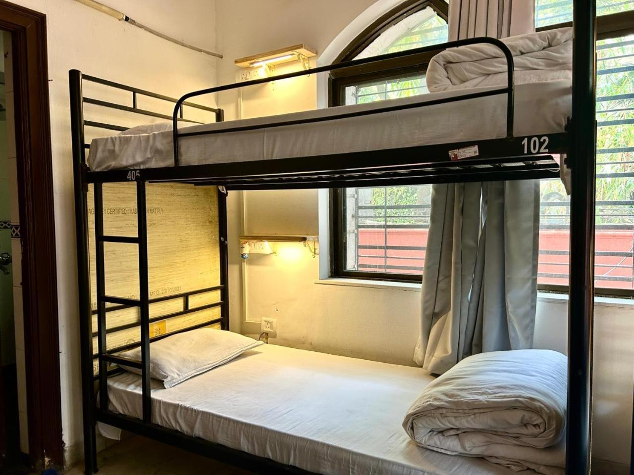 Hostel Lifespace- Twin Bungalow With Pods, Bunks, Private Rooms, Cowork & Cafe Pune Esterno foto